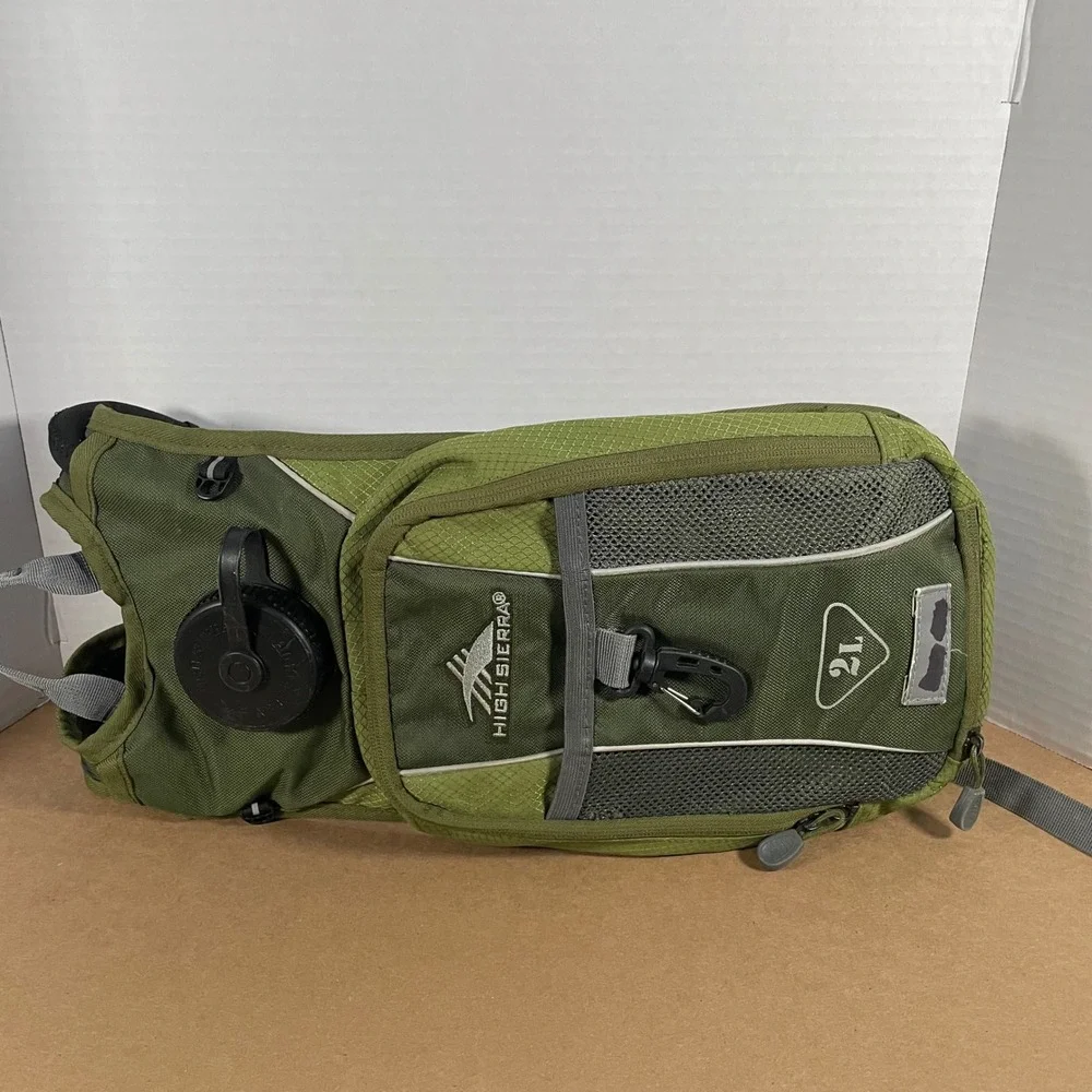 High Sierra Hydration Pack Unisex 2L Olive Green Good Airflow Cooled Back